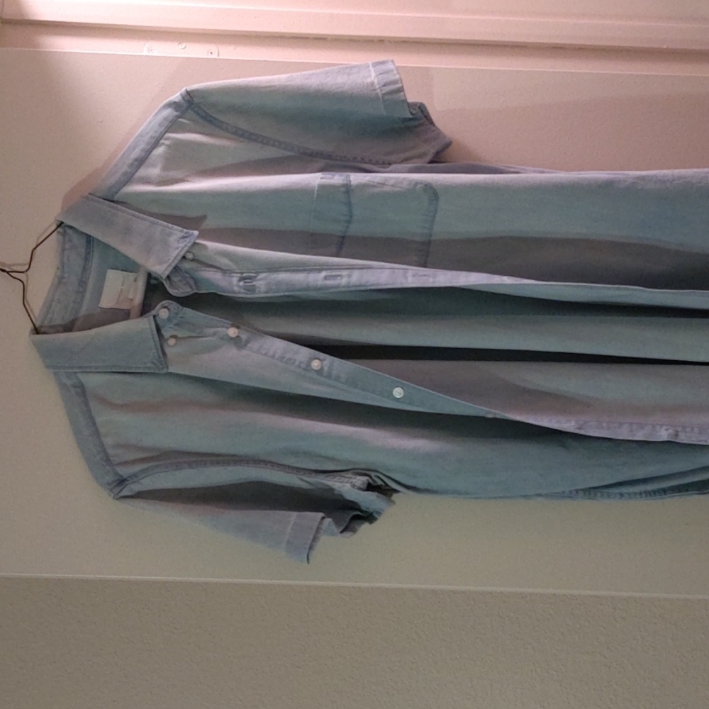 American Eagle short sleeve denim shirt